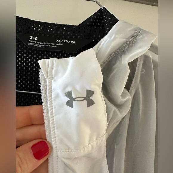 Under Armour Lightweight Ladies Jacket - Picture 2 of 9